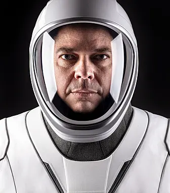 Dette er astronaut Robert Behnken i SpaceX' egne drakt. Dette er astronaut Robert Behnken i SpaceX' egne drakt.