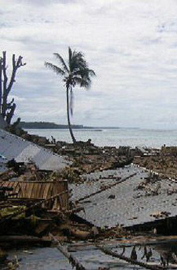 "Ødeleggelser i Gizo etter tsunamien 2. april 2007 (Foto: Robertson E. Szetu, Solomon Telekom)"