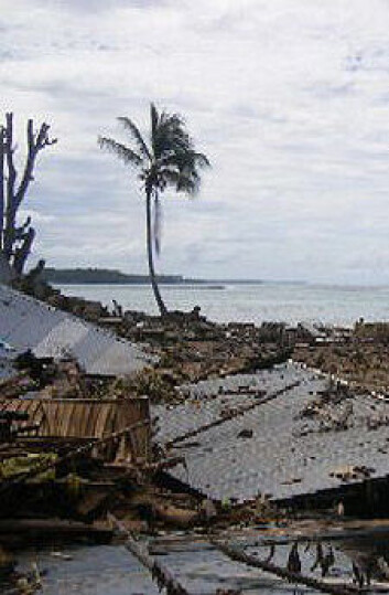 "Ødeleggelser i Gizo etter tsunamien 2. april 2007 (Foto: Robertson E. Szetu, Solomon Telekom)" "Ødeleggelser i Gizo etter tsunamien 2. april 2007 (Foto: Robertson E. Szetu, Solomon Telekom)"