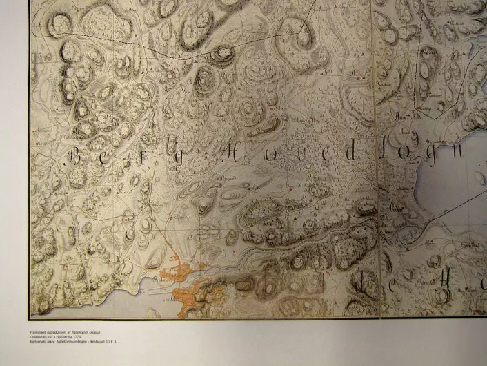 De danske offiserene håndtegnet vakre kart med mange detaljer i målestokken var 1:10 000. Dette kartet over Haldensområdet er fra 1775. (Foto: (Fra Kartverkets arkiv))