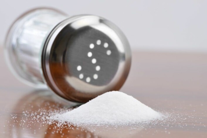 Myndighetene prøver å få oss til å spise mindre salt. Men er det virkelig så farlig? (Foto: Uwimages, NTB scanpix)