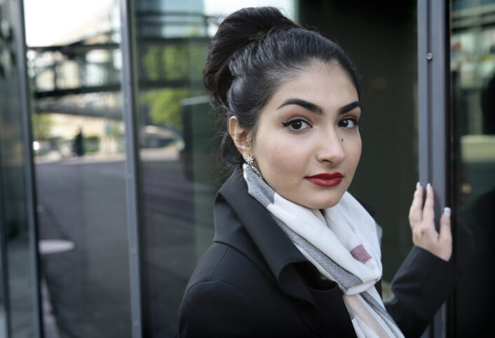 Florence Aryanik har fått mange grove trusler, også dødstrusler etter å ha deltatt i offentlig debatt. Hun trakk seg fra en appell i høst i forbindelse med markering av Krystallnatten. Nå tar hun til motmæle - med innlegg og intervju i Aftenposten. Hun har anmeldt truslene til politiet. (Foto: Ingar Storfjell, Aftenposten/Scanpix) Florence Aryanik har fått mange grove trusler, også dødstrusler etter å ha deltatt i offentlig debatt. Hun trakk seg fra en appell i høst i forbindelse med markering av Krystallnatten. Nå tar hun til motmæle - med innlegg og intervju i Aftenposten. Hun har anmeldt truslene til politiet. (Foto: Ingar Storfjell, Aftenposten/Scanpix)