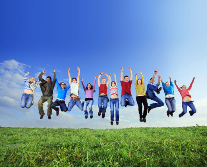 Ny studie viser at for mange av oss svinger lykkenivået livet gjennom. Arv og gener er ikke hele historien. (Foto: iStockphoto) Ny studie viser at for mange av oss svinger lykkenivået livet gjennom. Arv og gener er ikke hele historien. (Foto: iStockphoto)