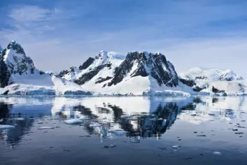 Varmere hav og is som smelter, blant annet i Antarktis, vil gjøre at havet kommer til å stige gjennomsnittlig 2,3 meter per grad temperaturen går opp de neste 2000 årene. (Foto: Colourbox)