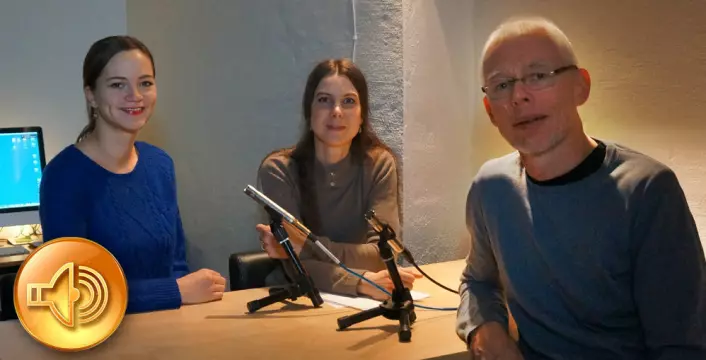 Fra venstre: Ida Kvittingen, Ingrid Spilde og Arnfinn Christensen hører du sammen med redaktør Nina Kristiansen i ukas podcast fra forskning.no. (Foto: Marianne Nordahl, forskning.no)