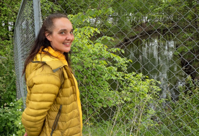 Hoffselva er en av få i Oslo som har plass til å renne ut i fjorden, peker Elin T. Sørensen på. – Det store spørsmålet er hvordan elva behandles videre i byplanleggingen, sier hun. Hoffselva er en av få i Oslo som har plass til å renne ut i fjorden, peker Elin T. Sørensen på. – Det store spørsmålet er hvordan elva behandles videre i byplanleggingen, sier hun.