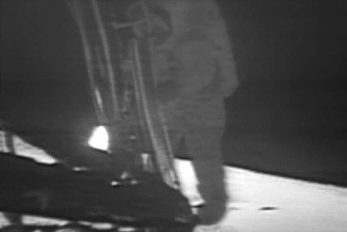 Neil Armstrong - brøkdeler før han forsegler sin ikoniske status som første mann på Månen. (Foto: NASA) Neil Armstrong - brøkdeler før han forsegler sin ikoniske status som første mann på Månen. (Foto: NASA)