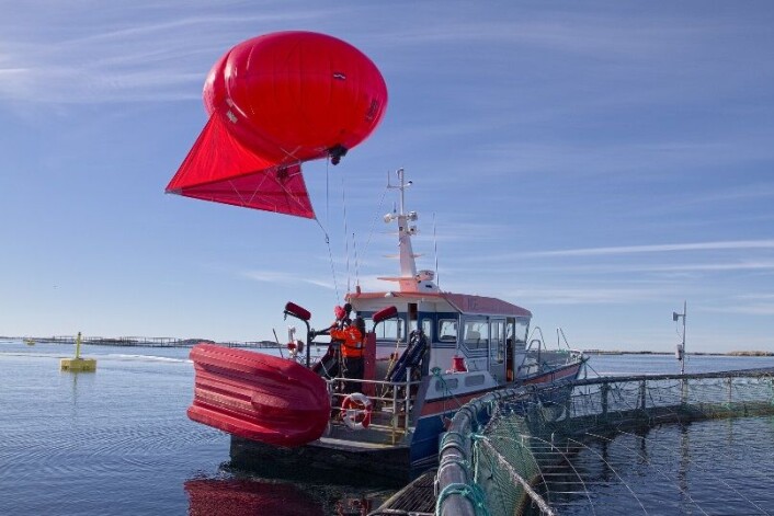Forsøkene ble gjennomført under topp forhold, men utstyret tåler både vind og vær. (Foto: Sintef) Forsøkene ble gjennomført under topp forhold, men utstyret tåler både vind og vær. (Foto: Sintef)