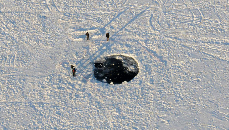 Nesten hele meteoren som falt ned over Tsjeljabinsk-området brant opp i møtet med jordas atmosfære. Det største fragmentet som nådde bakken endte opp under isen på innsjøen Tsjebarkul. (Foto: Eduard Kalinin)