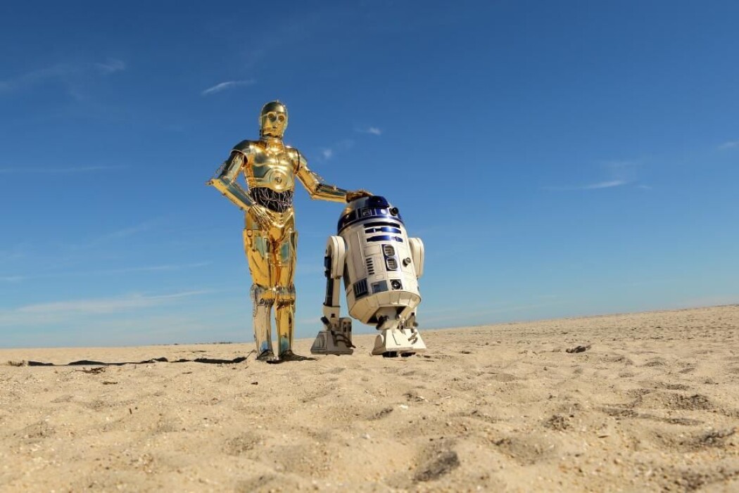 Star Wars-robotene R2-D2 (til høyre) og C-3PO. Star Wars-robotene R2-D2 (til høyre) og C-3PO.