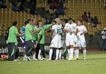 Algeries fotballag la en viktig kvalifikasjonskamp om kvelden for å kunne drikke før og under kampen. (Foto: Wikimedia commons) Algeries fotballag la en viktig kvalifikasjonskamp om kvelden for å kunne drikke før og under kampen. (Foto: Wikimedia commons)