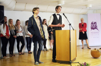 Håvard Dingen (t.h) og Benjamin Aanes ved Bergen katedralskole vant Holbergprisen i skolen 2013. (Foto: Andreas R. Graven) Håvard Dingen (t.h) og Benjamin Aanes ved Bergen katedralskole vant Holbergprisen i skolen 2013. (Foto: Andreas R. Graven)