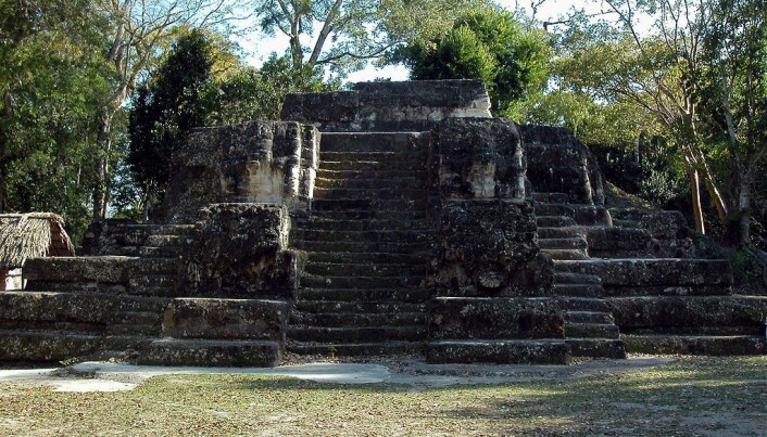 Et eksempel på et senere, men lignende anlegg i Guatemalam kalt Uaxactun. Dette stammer fra rundt Et eksempel på et senere, men lignende anlegg i Guatemalam kalt Uaxactun. Dette stammer fra rundt