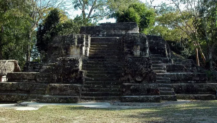 Et eksempel på et senere, men lignende anlegg i Guatemalam kalt Uaxactun. Dette stammer fra rundt