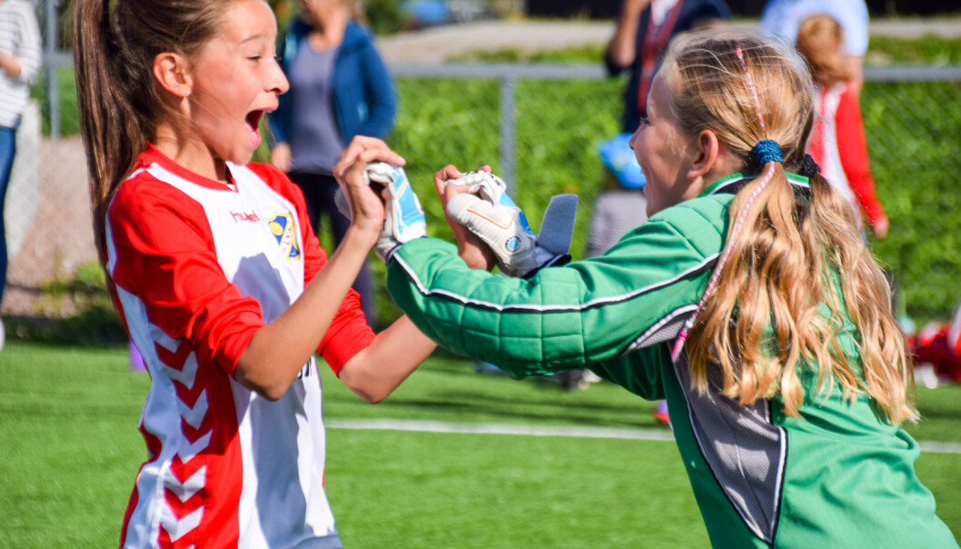 Å måtte vente på gleden ved å være sammen på idrettsbanen er bare èn av utfordringene koronaepidemien fører til for idretten. Lyns fotballjenter 2017. Å måtte vente på gleden ved å være sammen på idrettsbanen er bare èn av utfordringene koronaepidemien fører til for idretten. Lyns fotballjenter 2017.