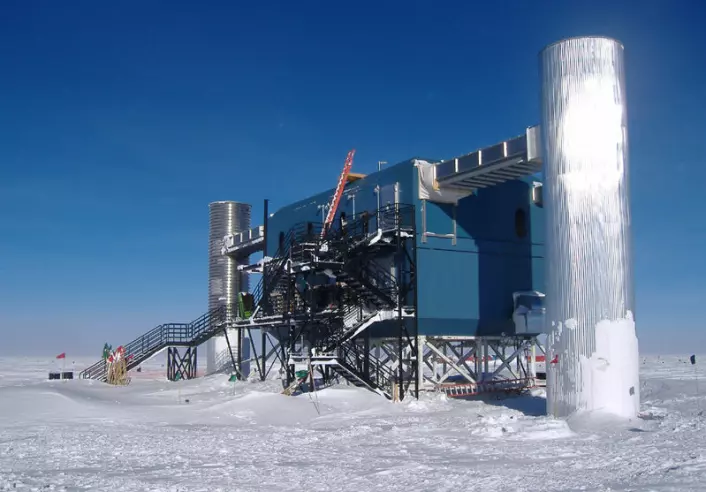 IceCube laboratoriebygningen fotografert mot nordvest (Foto: NSF)