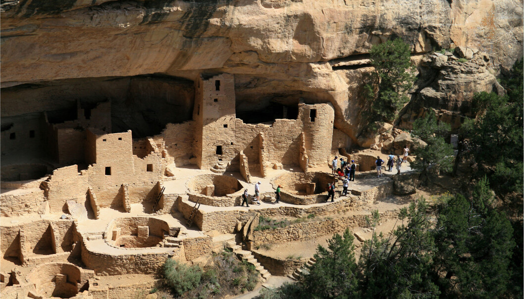 Bosetning på strategiske forsvarsposisjoner som utilgjengelige fjellhyller var en tilpasning til de intense konfliktene som oppsto ved forlenget tørke på 1200-tallet. Her Cliff Palace i Meso Verde, USA. Bosetning på strategiske forsvarsposisjoner som utilgjengelige fjellhyller var en tilpasning til de intense konfliktene som oppsto ved forlenget tørke på 1200-tallet. Her Cliff Palace i Meso Verde, USA.
