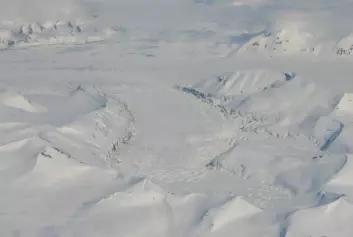 "Skobreen på Svalbard surget for et par år siden. Som bildet viser, så er breen nedsunket på midten, samt at den er svært oppsprukket"