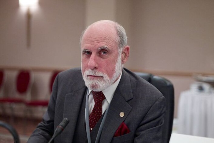 Vint Cerf var en sentral person i utviklingen av internett. - Jeg føler meg privilegert som har fått spilt en rolle i utviklingen. (Foto: Joi Ito/Wikipedia commons) Vint Cerf var en sentral person i utviklingen av internett. - Jeg føler meg privilegert som har fått spilt en rolle i utviklingen. (Foto: Joi Ito/Wikipedia commons)