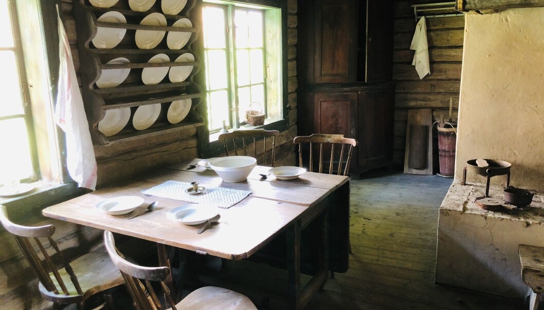 En stor kirkeruin fra 1100-tallet, en flott kopi av en norsk middelalderkirke, gårder fra 1700-tallet og den samme leiligheten slik den var innredet i 1850 og i 1950. Alt dette og mye mer kan du se på Borgarsyssel museum i Sarpsborg. En stor kirkeruin fra 1100-tallet, en flott kopi av en norsk middelalderkirke, gårder fra 1700-tallet og den samme leiligheten slik den var innredet i 1850 og i 1950. Alt dette og mye mer kan du se på Borgarsyssel museum i Sarpsborg.