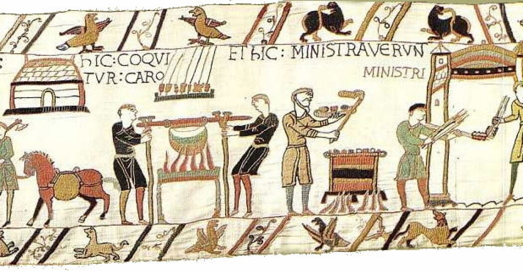 Det 70 meter lange Bayeux-teppet viser normannerhertugen Vilhelm Erobrerens invasjon av England i 1066. Normannerne var fra Frankrike og hadde nordisk opprinnelse. Det 70 meter lange Bayeux-teppet viser normannerhertugen Vilhelm Erobrerens invasjon av England i 1066. Normannerne var fra Frankrike og hadde nordisk opprinnelse.