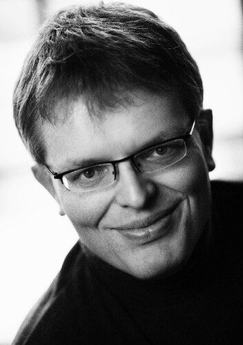 Erik Newth er forfatter og fremtidstenker. (Foto: Jon Michael/Gyldendal) Erik Newth er forfatter og fremtidstenker. (Foto: Jon Michael/Gyldendal)