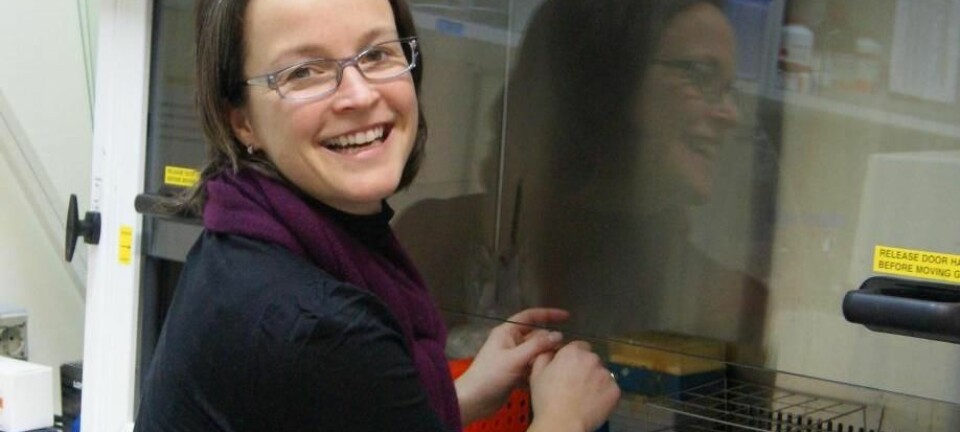 Mari Moren forsker til daglig på knøttsmå fiskeembryo. (Foto: NIFES)