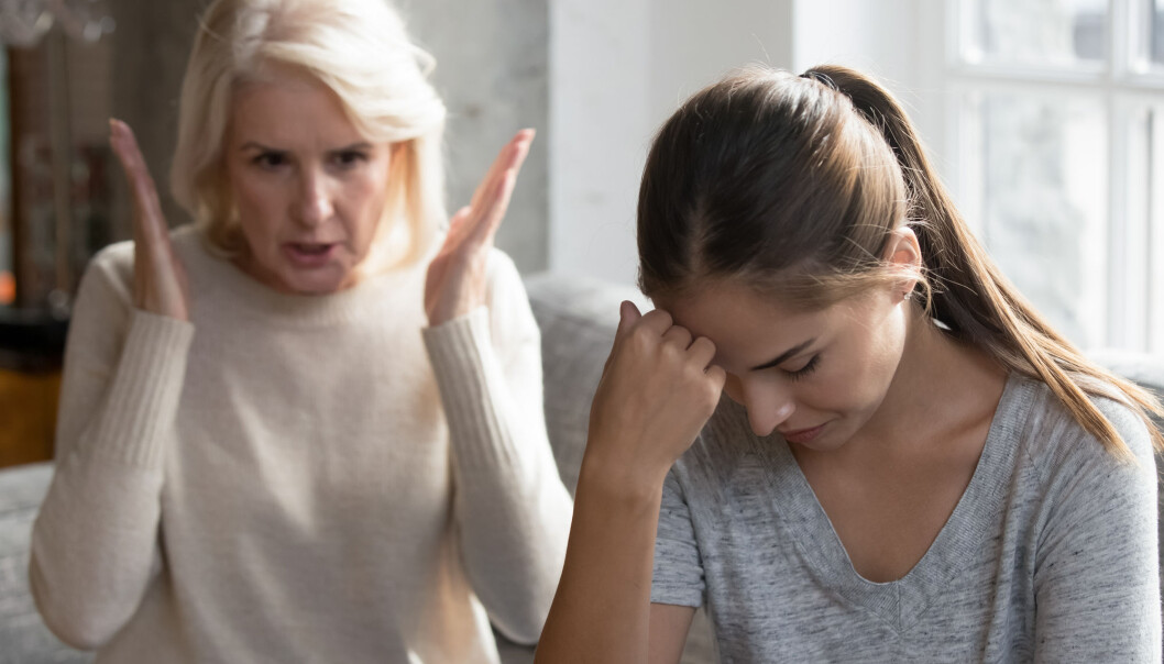 Psykologisk manipulerende foreldre kan få utilsiktede, negative effekter for ungdommers utvikling. Psykologisk manipulerende foreldre kan få utilsiktede, negative effekter for ungdommers utvikling.