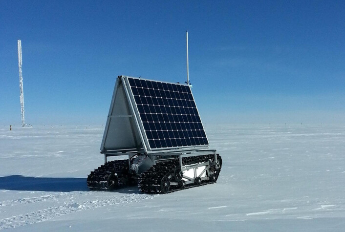 NASAs rover GROVER skal utforske ugjestmilde polare strøk. Der settes den ut nettopp fra Summit Camp. (Foto: Lora Koenig / NASA Goddard) NASAs rover GROVER skal utforske ugjestmilde polare strøk. Der settes den ut nettopp fra Summit Camp. (Foto: Lora Koenig / NASA Goddard)