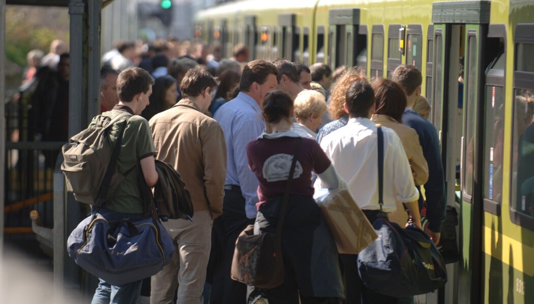 En person på sitt mest smittsomme kan smitte mange på et utsatt sted som en folksom t-bane. Men bor du landlig til, er sjansen stor for at du ikke smitter noen, ifølge flere forsker. En person på sitt mest smittsomme kan smitte mange på et utsatt sted som en folksom t-bane. Men bor du landlig til, er sjansen stor for at du ikke smitter noen, ifølge flere forsker.