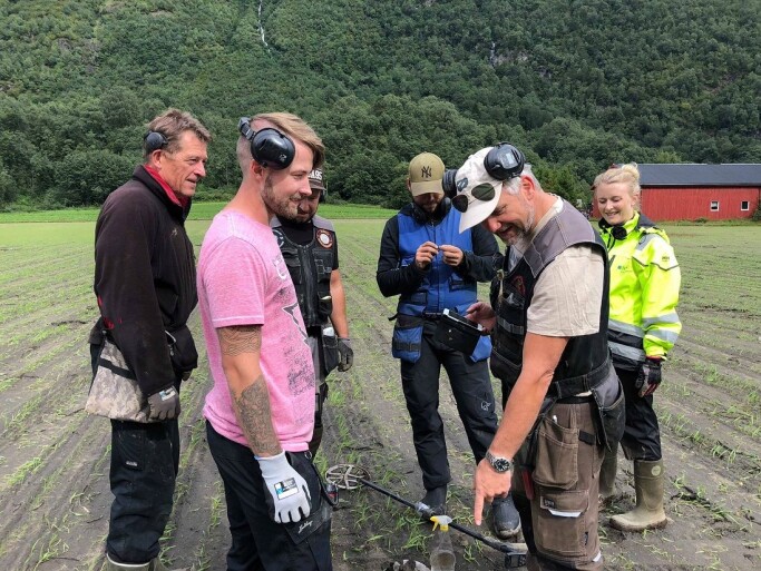 Field Meeting. Alf Harald Dragseth, Steffen Hansen, Bartek Nowakowski, Anders Danielsen, Anders Lippert and Caroline Fredriksen. Field Meeting. Alf Harald Dragseth, Steffen Hansen, Bartek Nowakowski, Anders Danielsen, Anders Lippert and Caroline Fredriksen.