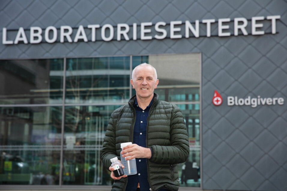 Professor Magnar Bjørås from the Department of Clinical and Molecular Medicine at NTNU has been at the forefront of developing a new test method for SARS-CoV-2 virus (corona test) in close collaboration with colleagues at St. Olav’s hospital and at the Department of Chemical Engineering at NTNU. Professor Bjørås holds a “test kit”. This size kit is enough for 10,000 tests.