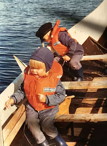 Dyveke og Christian Skauge i båten på Myken.