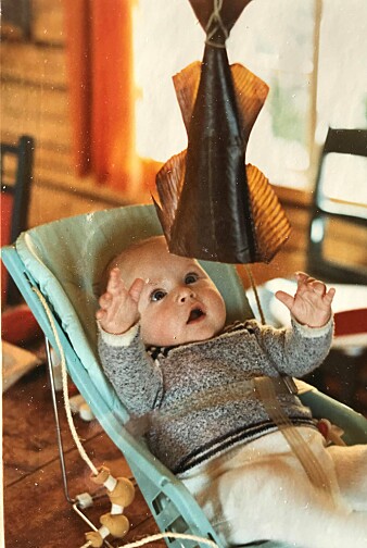 Den skal tidlig krøkes! Christian Skauge tilbrakte alle barnsommens somre på Myken, med hav og marint liv som nærmeste nabo. Her med en noe uvanlig babyleke. Den skal tidlig krøkes! Christian Skauge tilbrakte alle barnsommens somre på Myken, med hav og marint liv som nærmeste nabo. Her med en noe uvanlig babyleke.