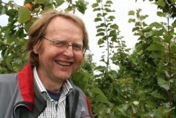 Forsker og avdelingsleder Mekjell Meland ved Bioforsk Ullensvang. (Foto: Marianne Mork-Olsvik) Forsker og avdelingsleder Mekjell Meland ved Bioforsk Ullensvang. (Foto: Marianne Mork-Olsvik)