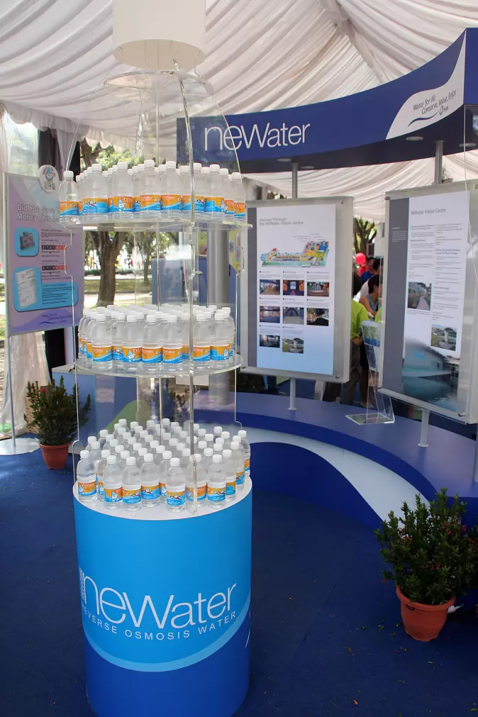 I Singapore kommer allerede over 40 prosent av alt vannet fra kloakken. Det resirkulerte drikkevannet markedsføres som Newater.