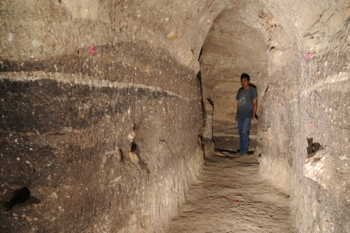 Tunnel ved strukturen A-20 ved Ceibal, Guatemala. Her avdekker forskerne de tidligste konstruksjonene brukt til formelle seremonier i lavlandet der mayaene levde. (Foto: Takeshi Inomata) Tunnel ved strukturen A-20 ved Ceibal, Guatemala. Her avdekker forskerne de tidligste konstruksjonene brukt til formelle seremonier i lavlandet der mayaene levde. (Foto: Takeshi Inomata)