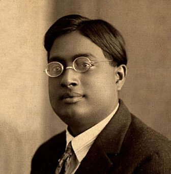 Den indiske matematikeren og fysikeren Satyendra Bose i 1925. Den indiske matematikeren og fysikeren Satyendra Bose i 1925.