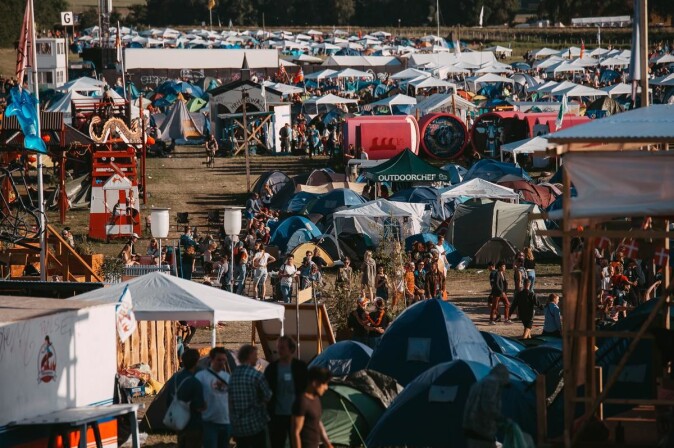 Festivaler handler ikke bare om musikk – de handler også om fellesskap og mye annet. Her Roskilde-festivalens campingområde. Festivaler handler ikke bare om musikk – de handler også om fellesskap og mye annet. Her Roskilde-festivalens campingområde.
