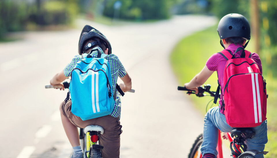 Det er ikke så trygt for førsteklassinger å sykle alene til skolen, mener forsker.