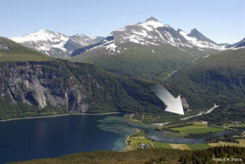 Tettstedet Eresfjord hvor det nå er satt i gang produksjon av flaskevann. (Foto: B. M. Øverås) Tettstedet Eresfjord hvor det nå er satt i gang produksjon av flaskevann. (Foto: B. M. Øverås)
