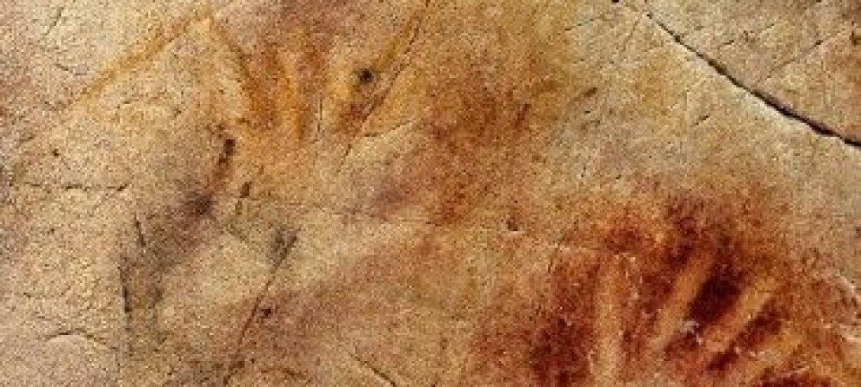 Dateringar gjort av eit team av arkeologar tyder på at handavtrykka på veggane i El Castillo-hola i Spania er heile 40 800 år gamle. Med dette er dei verdas eldste holemaleri. Pedro Saura