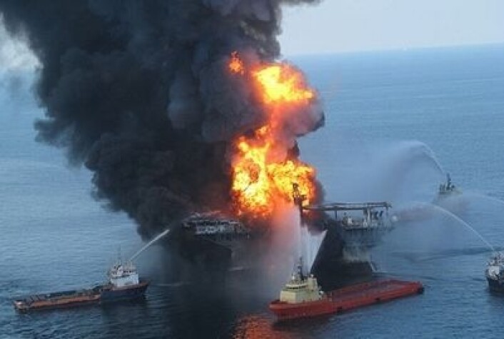 Oljeriggen Deepwater Horizon skaper nye problemer, to og et halvt år etter det sto i flammer. (Foto: US Coastguard) Oljeriggen Deepwater Horizon skaper nye problemer, to og et halvt år etter det sto i flammer. (Foto: US Coastguard)