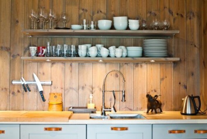 Folk forholder seg roligere til bakteriefarer på eget kjøkken enn hva ekspertrådene skulle tilsi. (Foto: Colourbox) Folk forholder seg roligere til bakteriefarer på eget kjøkken enn hva ekspertrådene skulle tilsi. (Foto: Colourbox)