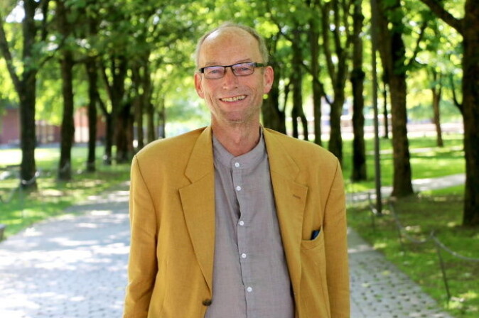 - I Norge har vi en innarbeidet likhetsideologi, i motsetning til i mange andre land i verden, sier Thomas Hylland Eriksen i podcasten: "Kan korona-bråstoppen kan gjøre oss mer solidariske?". - I Norge har vi en innarbeidet likhetsideologi, i motsetning til i mange andre land i verden, sier Thomas Hylland Eriksen i podcasten: "Kan korona-bråstoppen kan gjøre oss mer solidariske?".