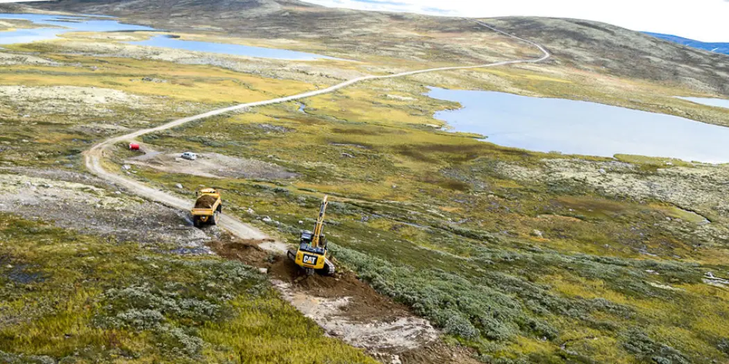 Nedbygging av areal er den viktigste trusselen mot naturmangfoldet. Her blir en vei blir fjernet. Nedbygging av areal er den viktigste trusselen mot naturmangfoldet. Her blir en vei blir fjernet.