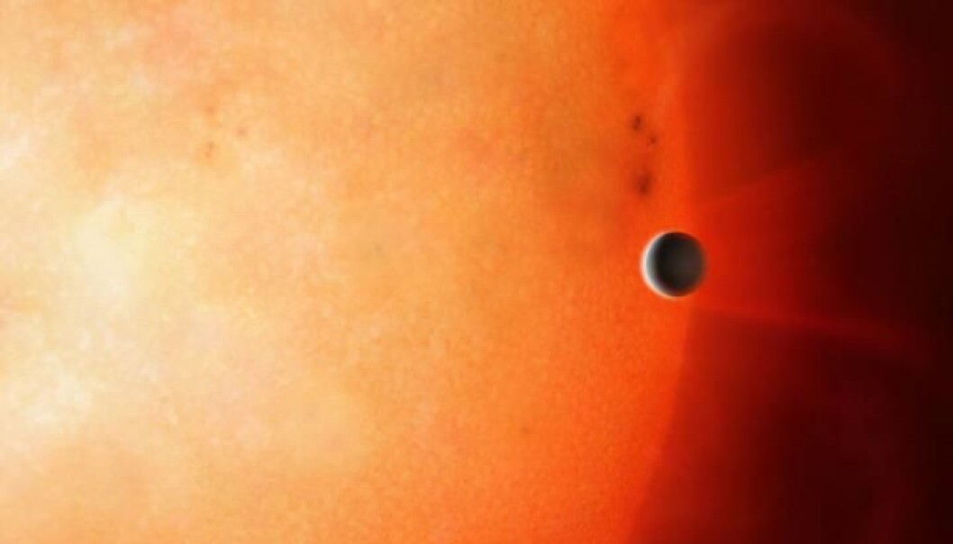 Slik ser en kunstner for seg den underlige planeten TOI849. Trolig er den en naken kjerne av en gassplanet. Slik ser en kunstner for seg den underlige planeten TOI849. Trolig er den en naken kjerne av en gassplanet.