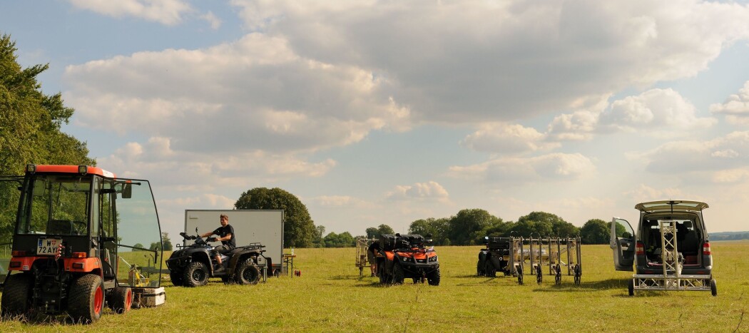 Teknologiparken til arkeologer under arbeid på Stonehenge. Teknologiparken til arkeologer under arbeid på Stonehenge.