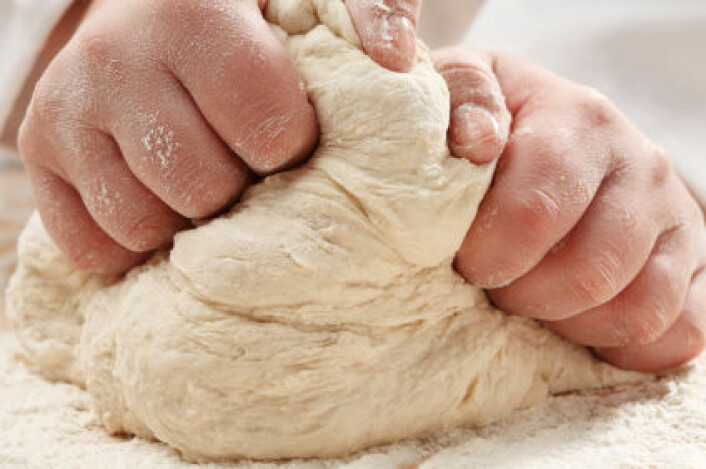 Vaksinen gir håp om at cøliakere verden over om få år kan slippe det møysommelige arbeidet med å bake sitt eget glutenfrie brød. (Foto: iStockphoto) Vaksinen gir håp om at cøliakere verden over om få år kan slippe det møysommelige arbeidet med å bake sitt eget glutenfrie brød. (Foto: iStockphoto)