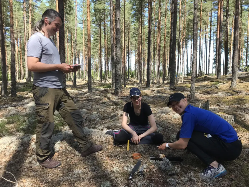 Helge Meissner, Christine Lange og Ingeborg Lyng Rødal tar jordprøver i forsøksfeltet i Kongsvinger. Helge Meissner, Christine Lange og Ingeborg Lyng Rødal tar jordprøver i forsøksfeltet i Kongsvinger.